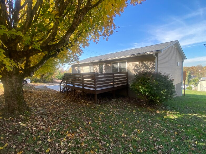 Building Photo - 1808 Mikonda Dr