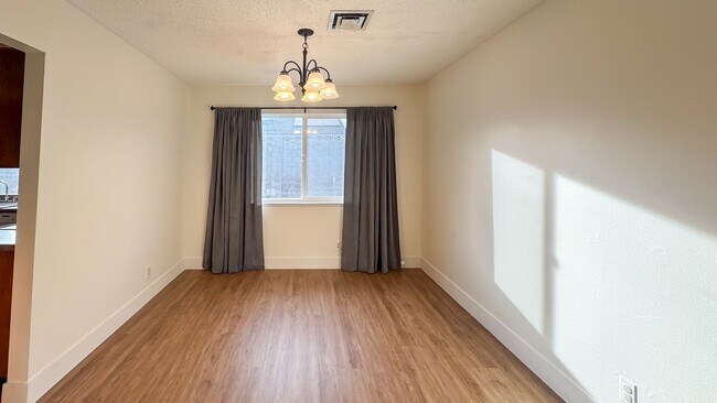 Building Photo - Move-In Ready 3-Bedroom with Pool / Lawn and Pool Service Included!