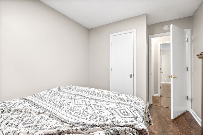 Building Photo - 135 E St