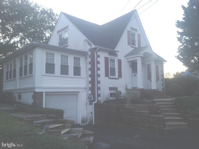 Building Photo - 604 S Main St