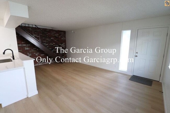 Building Photo - 1488 NE Paropa Ct