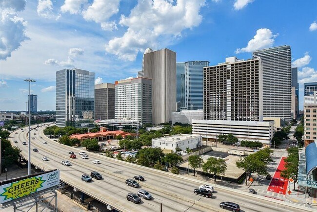 Primary Photo - 2016 Main St