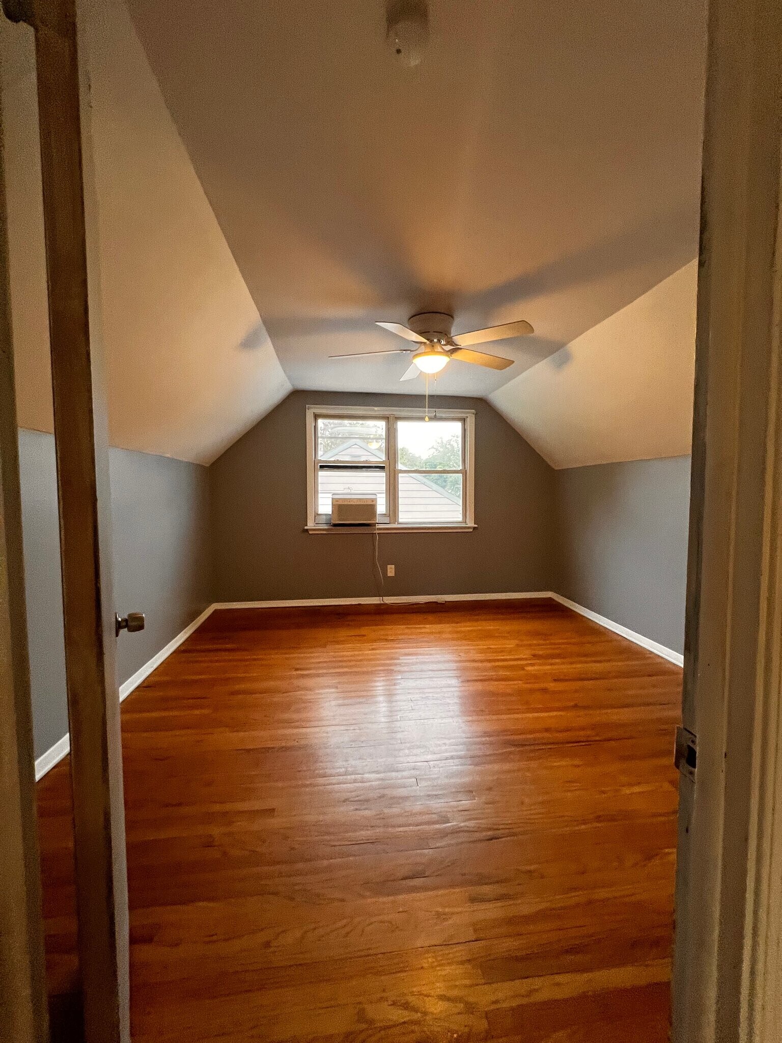 Building Photo - 736 Cedar Dr