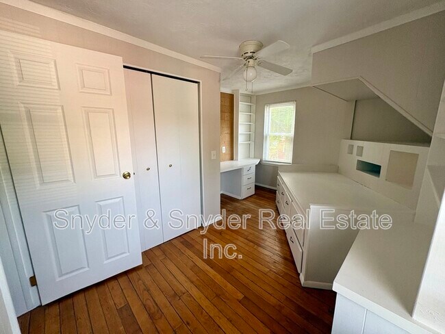 Building Photo - 605 Sackett Ave