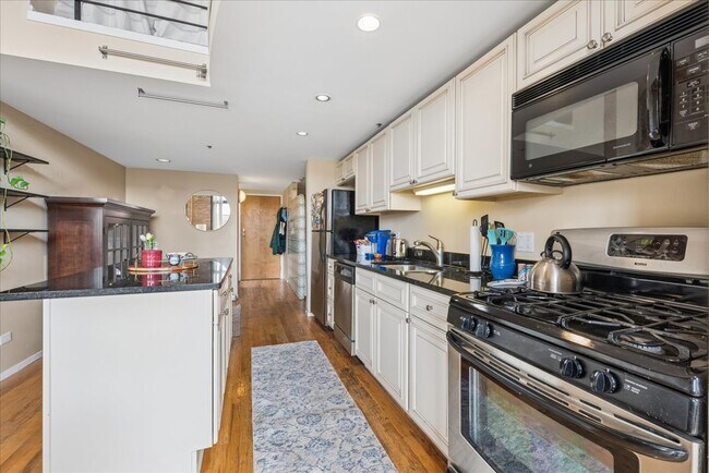 Building Photo - 2300 W Wabansia Ave