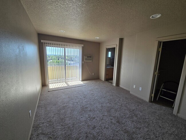 Building Photo - 1714