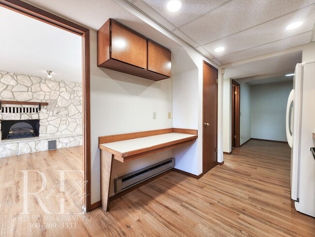 Building Photo - Quiet Living with Panoramic Dyes Inlet Sun...