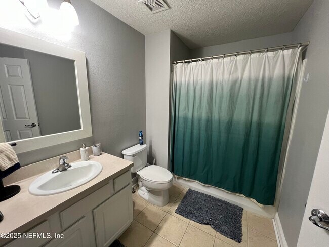 Building Photo - 4193 Highwood Dr