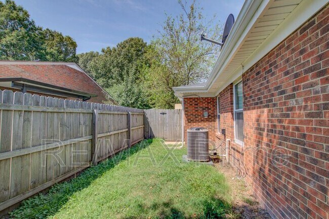 Building Photo - 4601 Hardy Dr