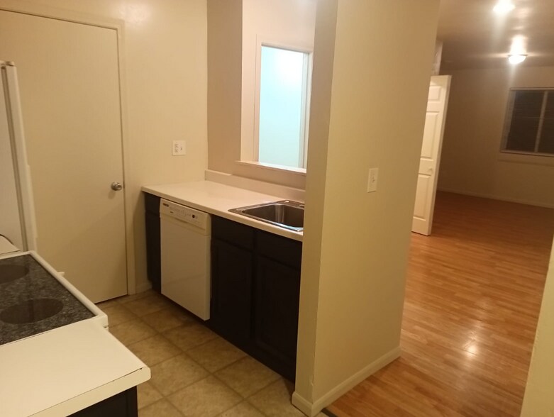 Building Photo - 626 Palisades Dr