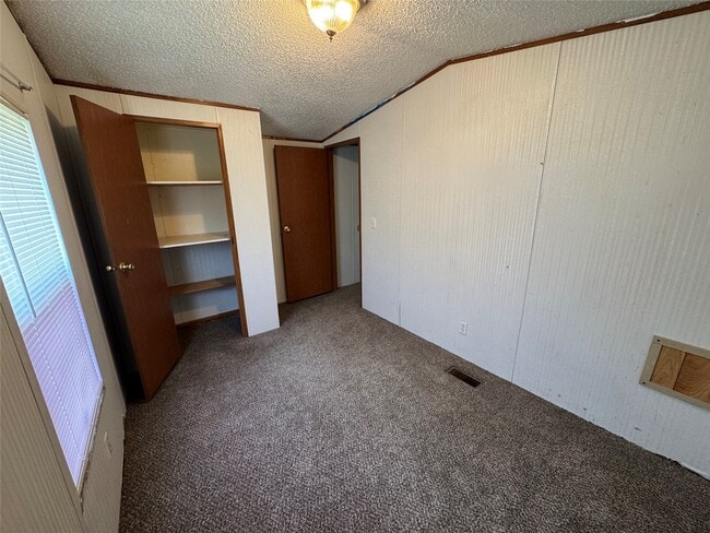 Building Photo - 600 E Melville Dr