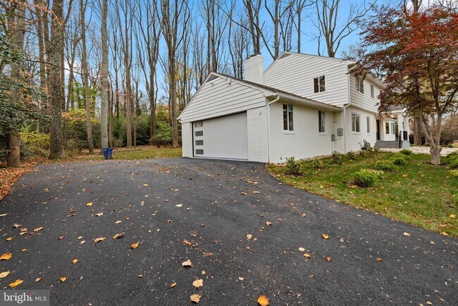 Building Photo - 8355 Alvord St