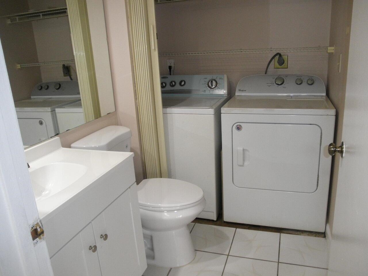 Building Photo - 571 Springdale Cir