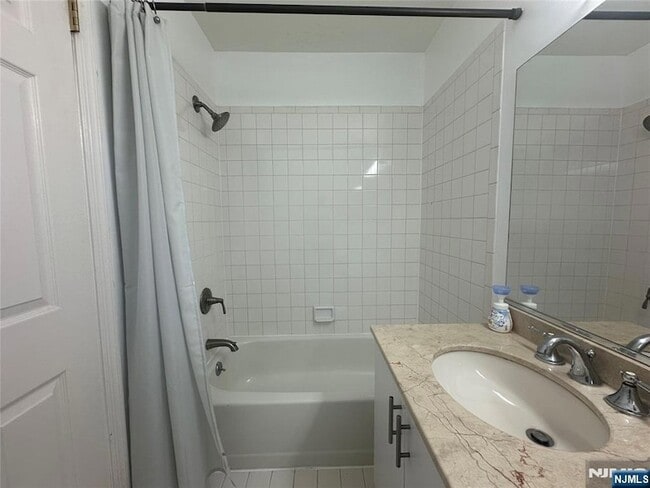 Building Photo - 38 Garden Pl