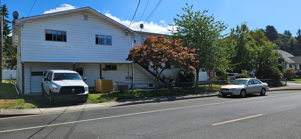 View of entrance from Una Ave - 180 2nd St
