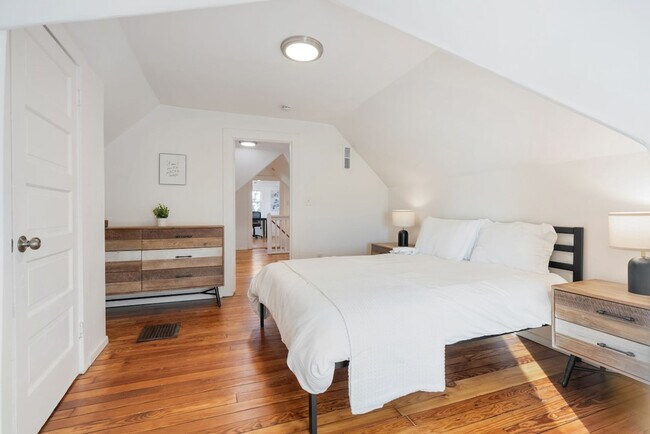 Building Photo - 3532 Greenwood Blvd