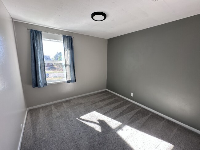 Building Photo - 2110 7th St