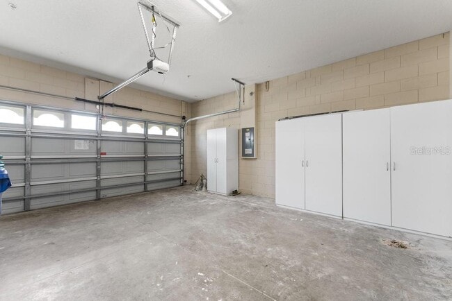 Building Photo - 868 Stonechase Ln