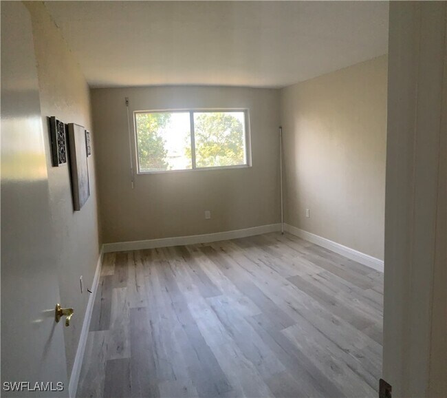 Building Photo - 4906 Victoria Dr