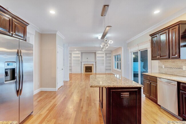 Building Photo - 134-110 10th St