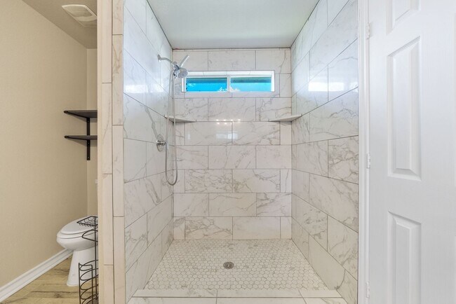 Building Photo - 3 Bedroom/2 Bedroom Highland Farms Subdivi...