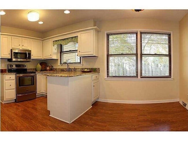 Building Photo - 3424 E 98th St