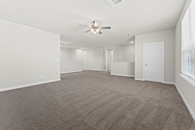 Building Photo - 2106 Somerset Dr