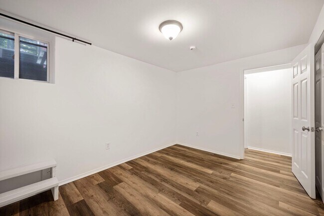 Building Photo - Available now! 2 Bed 2 Bath in Adams Morga...