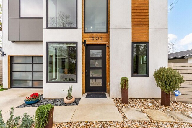 Building Photo - 1502 Waller St