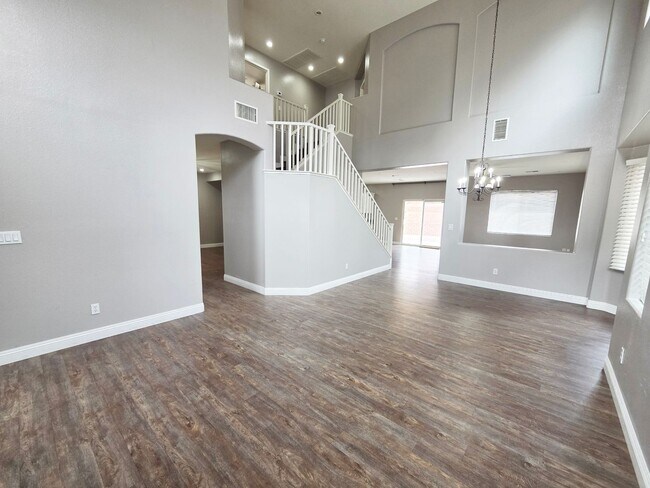 Building Photo - Spacious 3 Bed + Loft & Den with Soaring Ceilings