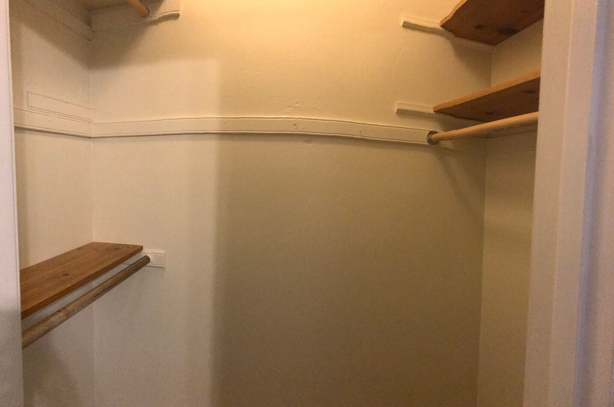 great closets - 10028 S Oakley Ave