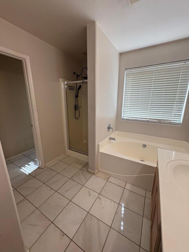 Building Photo - 582 S 152nd Ln