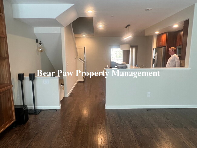 Building Photo - Beautiful Townhome in Belmar!!