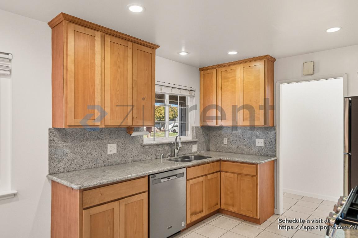 Building Photo - 38289 Ballard Dr