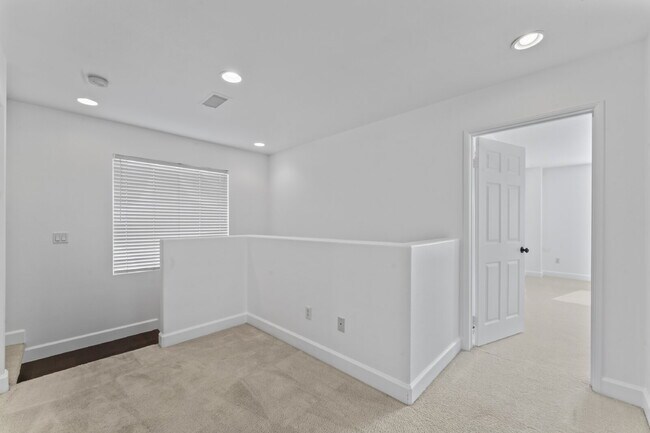 Building Photo - "Charming 3-Bedroom Haven with 2.5 Baths in Santa Clarita – Spacious 1694 Sq Ft Home Awaits!"