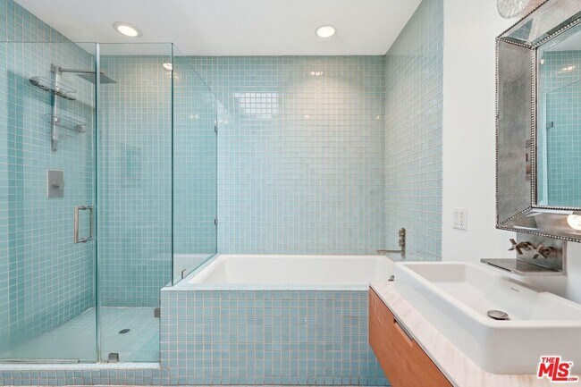 Building Photo - 5995 Saturn St