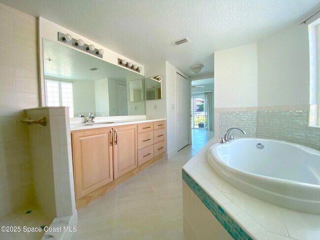 Building Photo - 2035 Jimmy Buffett Mem Hwy