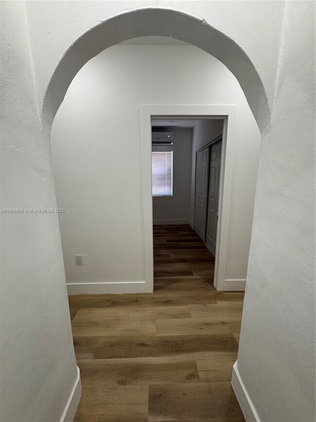 Building Photo - 4028 SW 11th St