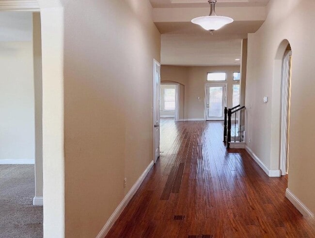 Building Photo - 26726 Grey Peregrine Dr
