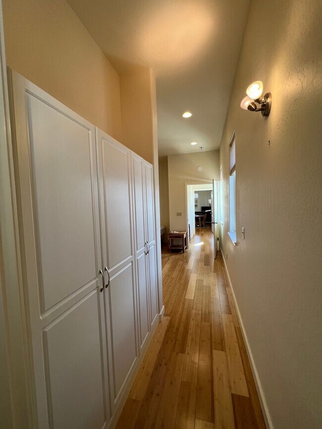 Building Photo - Furnished one Bedroom Apartment on 27 Acre Estate | Available Now