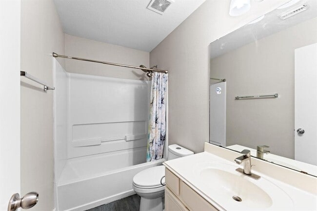 Building Photo - 7419 Ravenswood