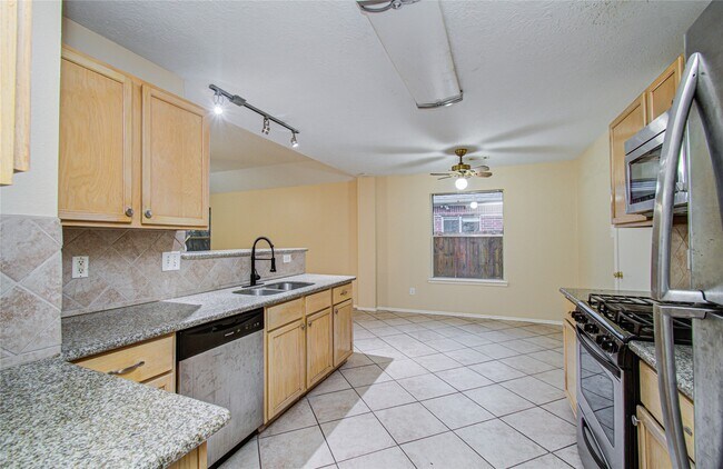 Building Photo - 16835 Carbridge Dr