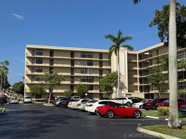 Building Photo - 12 Royal Palm Way