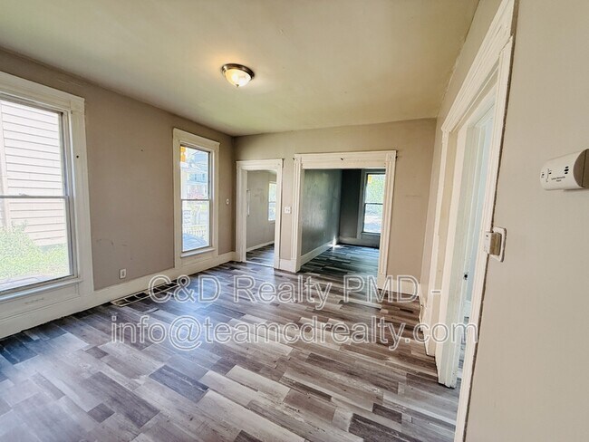 Building Photo - 3838 Marvin Ave