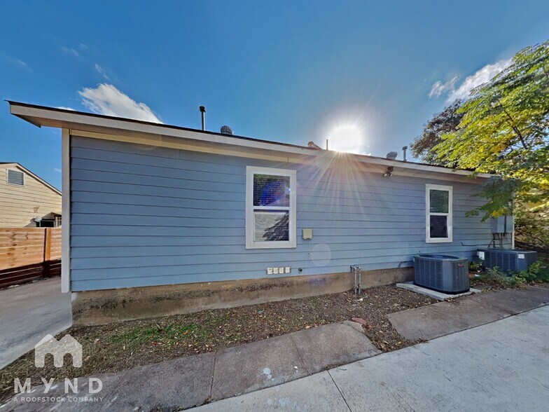 Building Photo - 3709 Mt Royal St