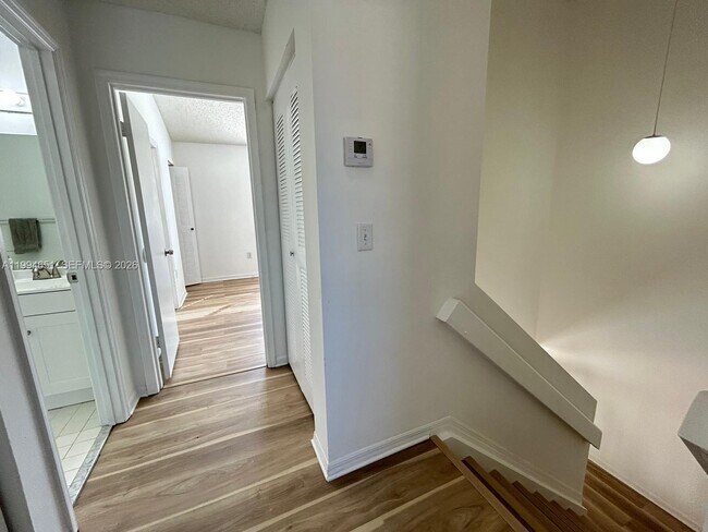 Building Photo - 6255 SW Kendale Lakes Cir