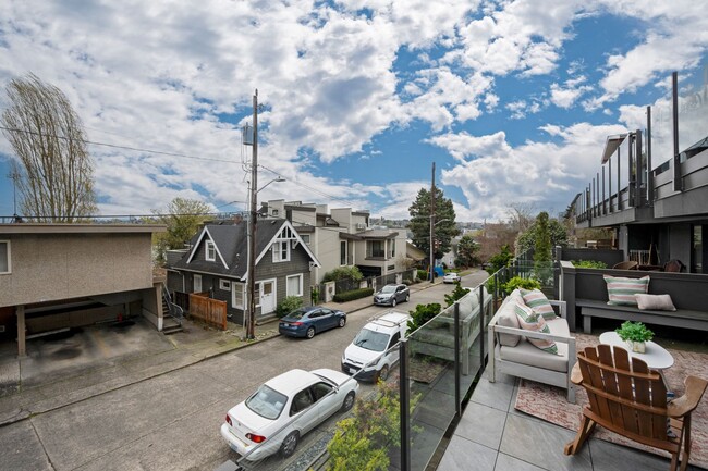 Building Photo - Waverly Condominiums ~ South Lake Union