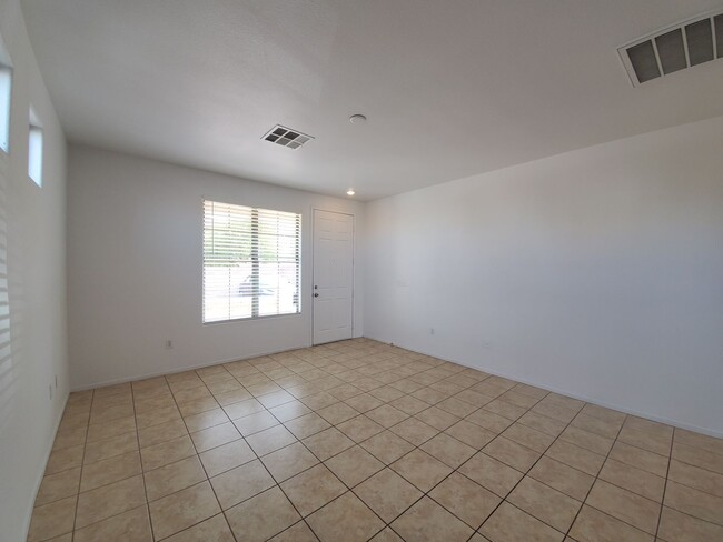 Building Photo - Cimarron Laredo Rud