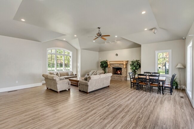 Building Photo - 816 N 175 E