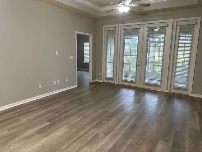 Building Photo - Sublease!   Lovely End Unit in Villas of West End LOOK!